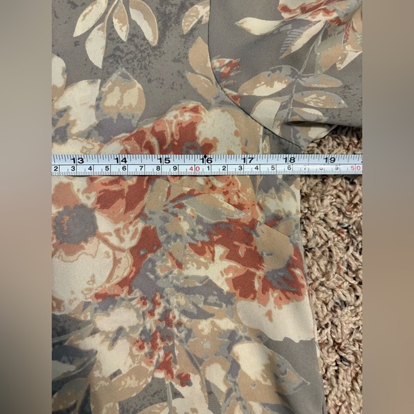 Violet + Claire Grey Floral 3/4 Length Tie  Bell Sleeve Blouse Size Small - Picture 6 of 7